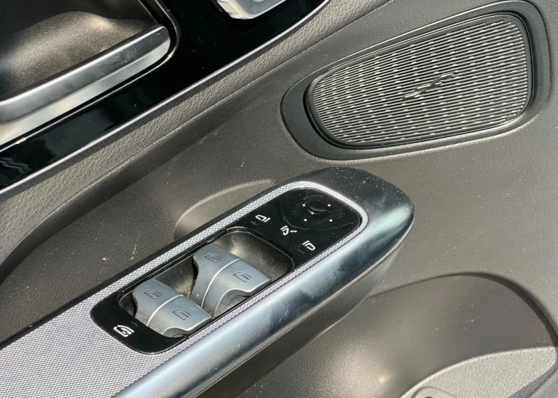 Mercedes-Benz GLC 220 d 4MATIC, снимка 7 - Автомобили и джипове - 52444949