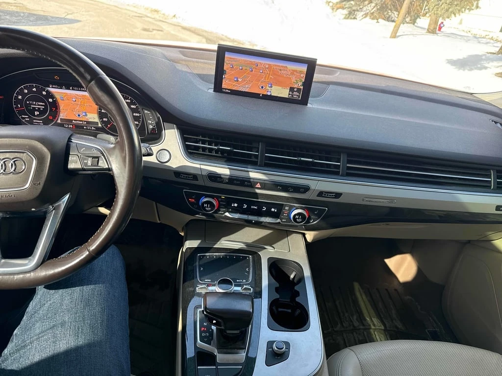 Audi Q7 / Progressiv / ОБДУХВАНЕ / 360 / CARFAX - изображение 10