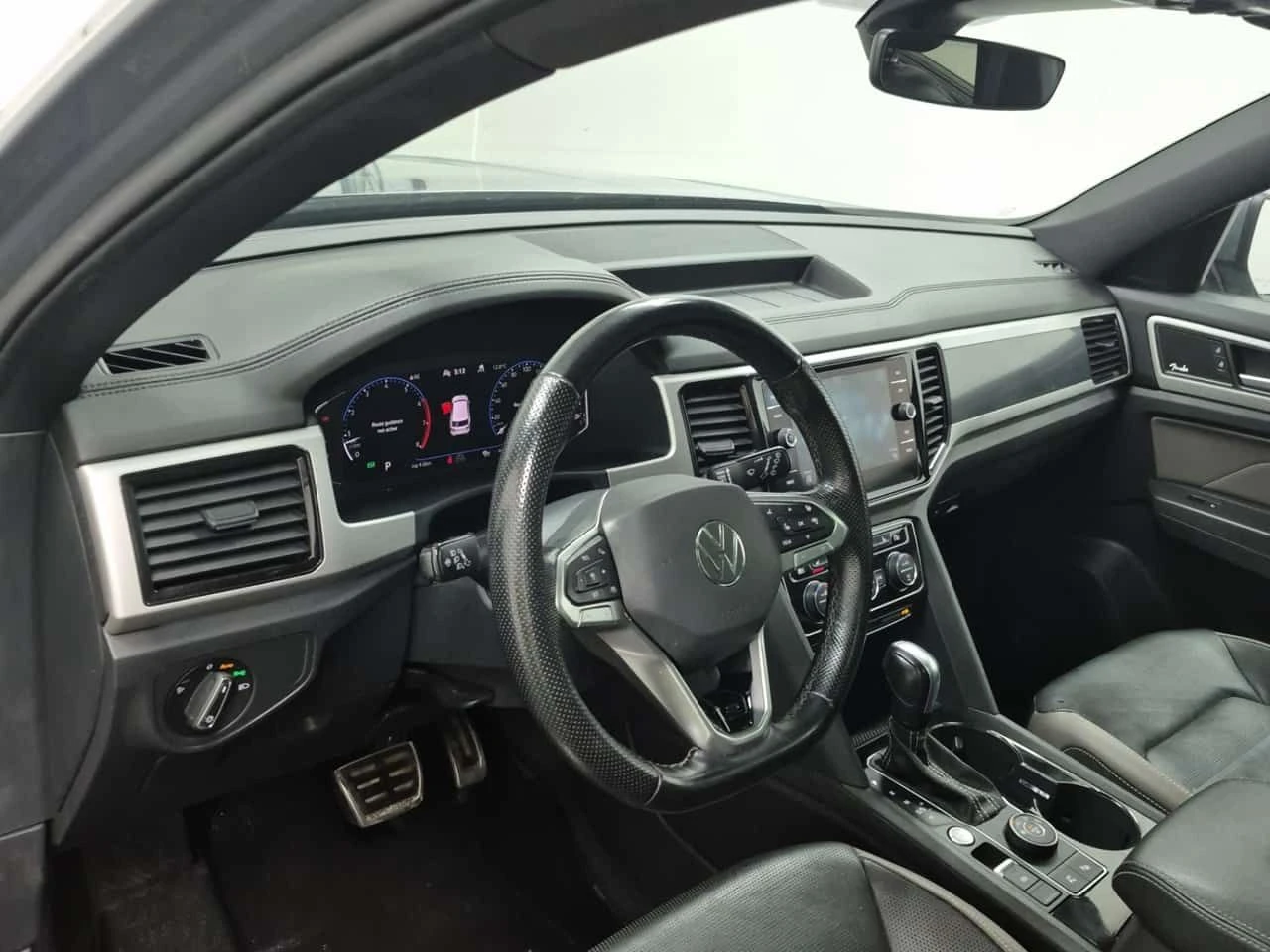 VW Atlas | EXECLINE | 360камери | ПАМЕТИ | CARFAX, снимка 10 - Автомобили и джипове - 53824930