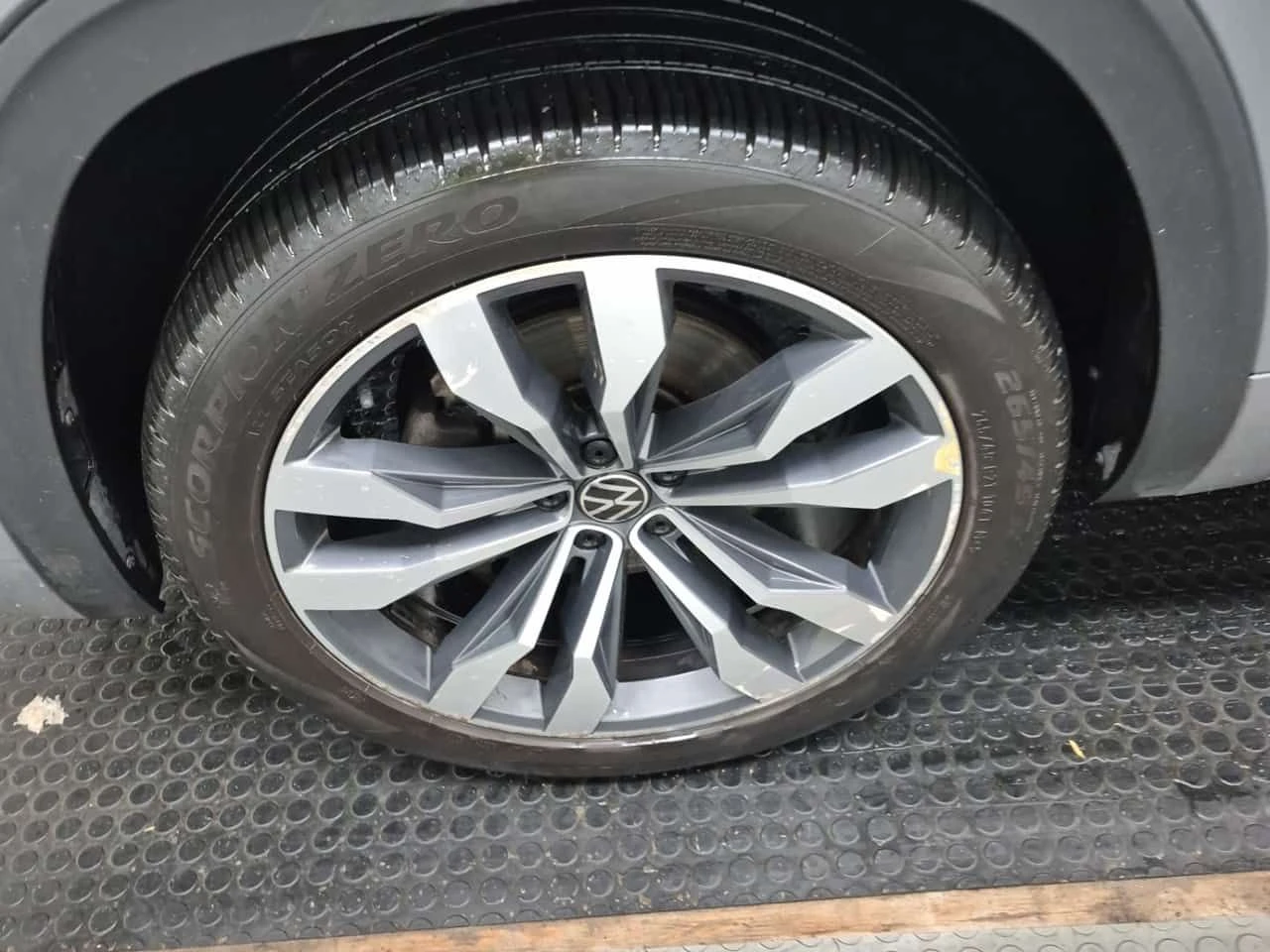 VW Atlas | EXECLINE | 360камери | ПАМЕТИ | CARFAX, снимка 7 - Автомобили и джипове - 53824930