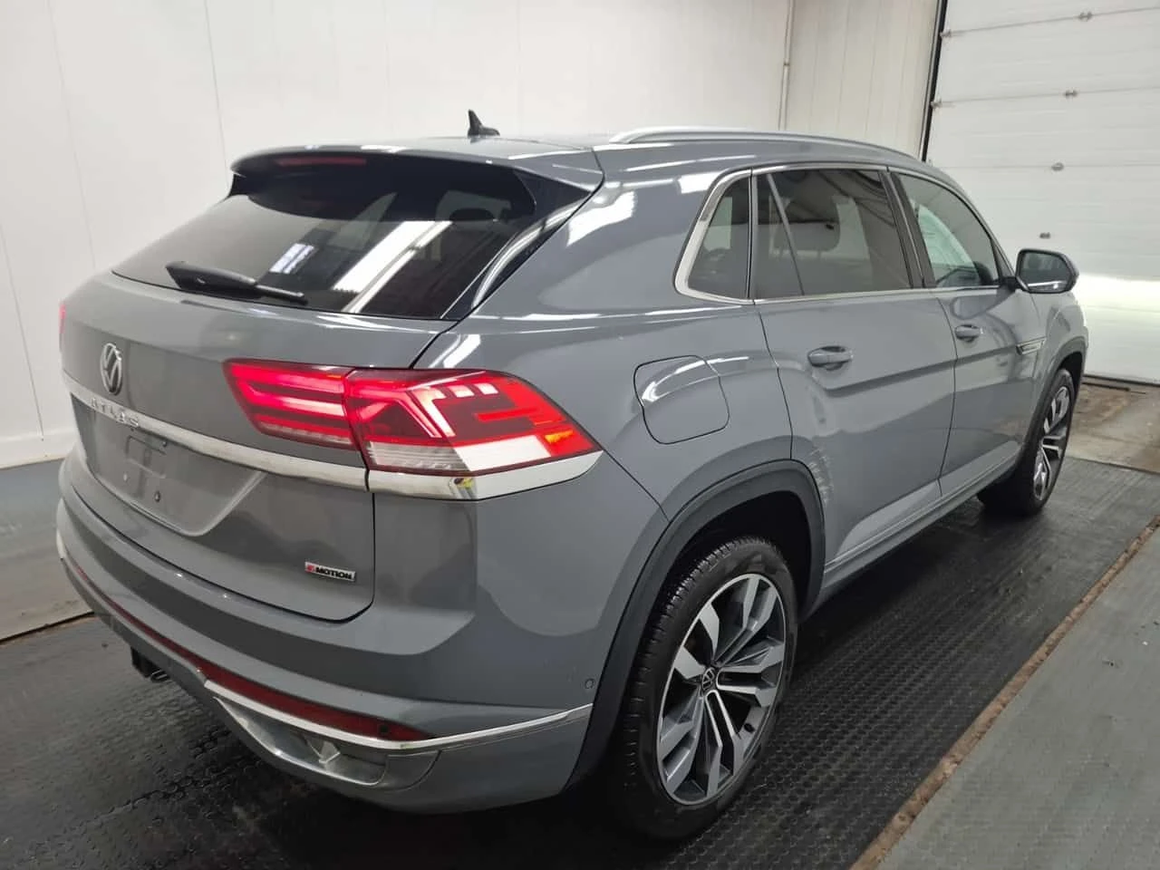 VW Atlas | EXECLINE | 360камери | ПАМЕТИ | CARFAX, снимка 3 - Автомобили и джипове - 53824930