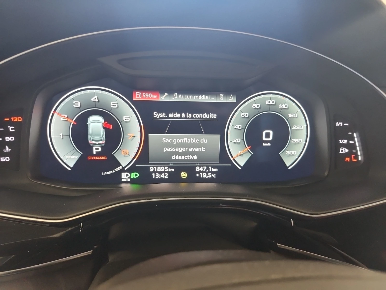 Audi Q8 PROGRESSIV * * CARFAX * * АВТО КРЕДИТ * * , снимка 12 - Автомобили и джипове - 54272270