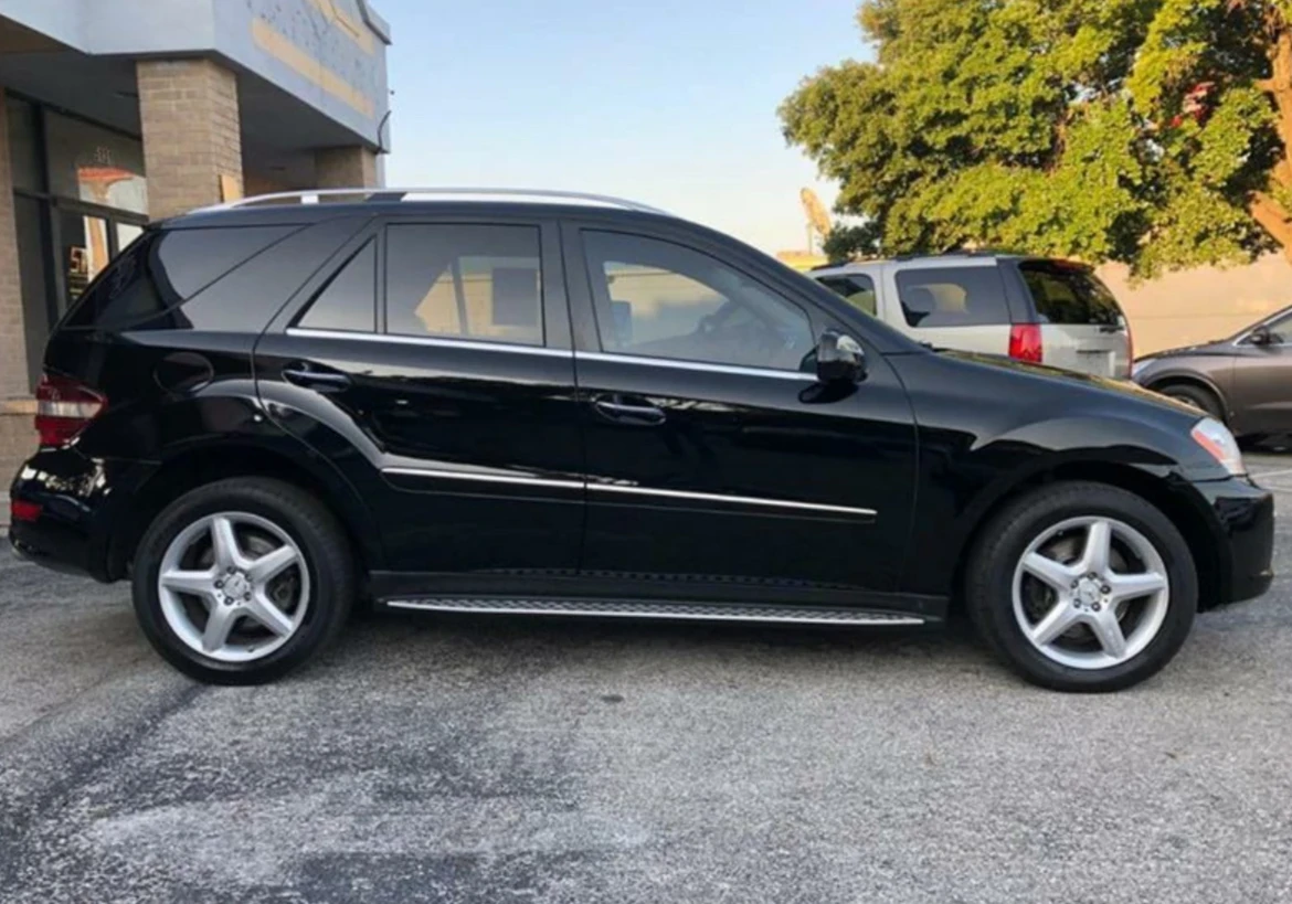 Mercedes-Benz ML 500 AMG* 4MATIC* HK* KEYLESS* 5.5* V8* ГАЗ* CARFAX, снимка 4 - Автомобили и джипове - 54548876