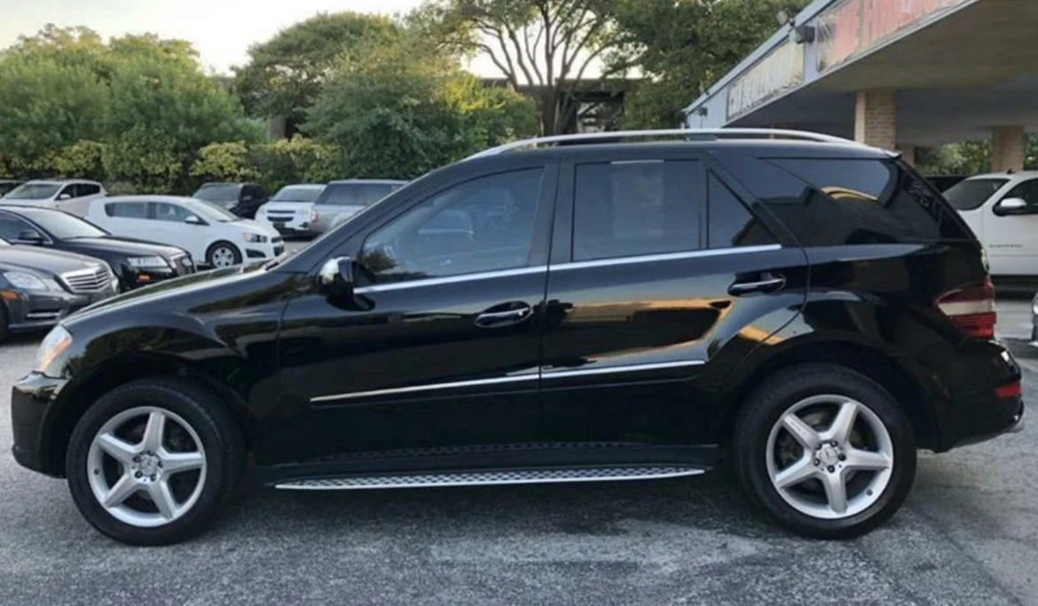 Mercedes-Benz ML 500 AMG* 4MATIC* HK* KEYLESS* 5.5* V8* ГАЗ* CARFAX, снимка 7 - Автомобили и джипове - 54548876