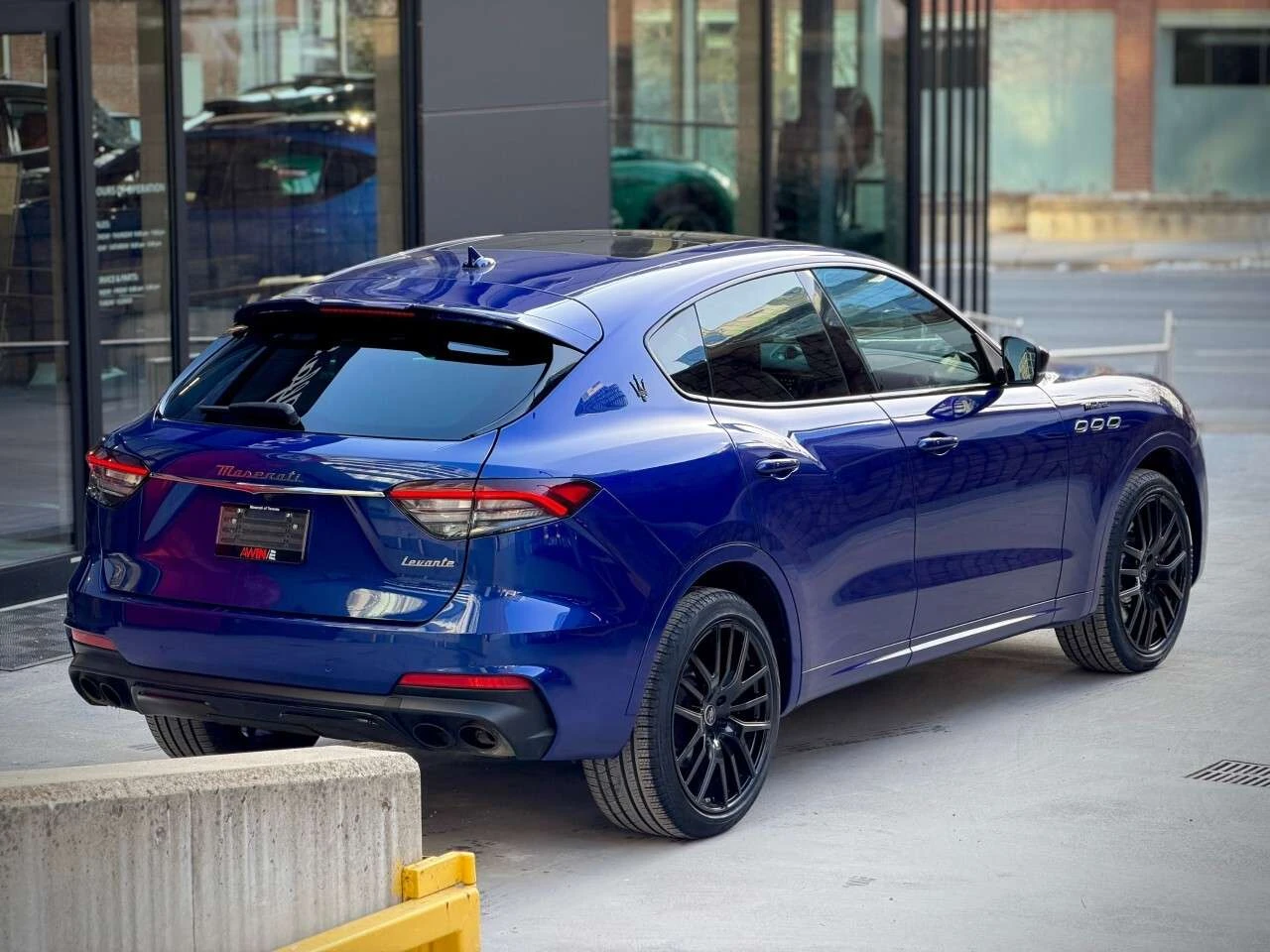 Maserati Levante ОБДУХВАНЕ / ЧЕРВЕНА КОЖА / ПАНОРАМА / ЦЕНА ДО БГ, снимка 8 - Автомобили и джипове - 54992504