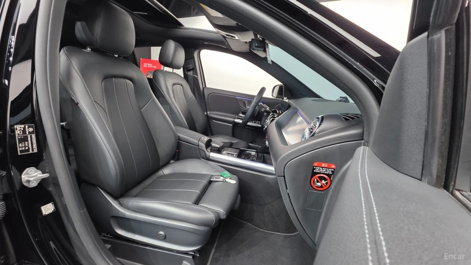 Mercedes-Benz GLA 220 ДИСТРОНИК* ПОДГРЕВ* КАМЕРА* AMBIENT* ПАНОРАМА* , снимка 9 - Автомобили и джипове - 55643723