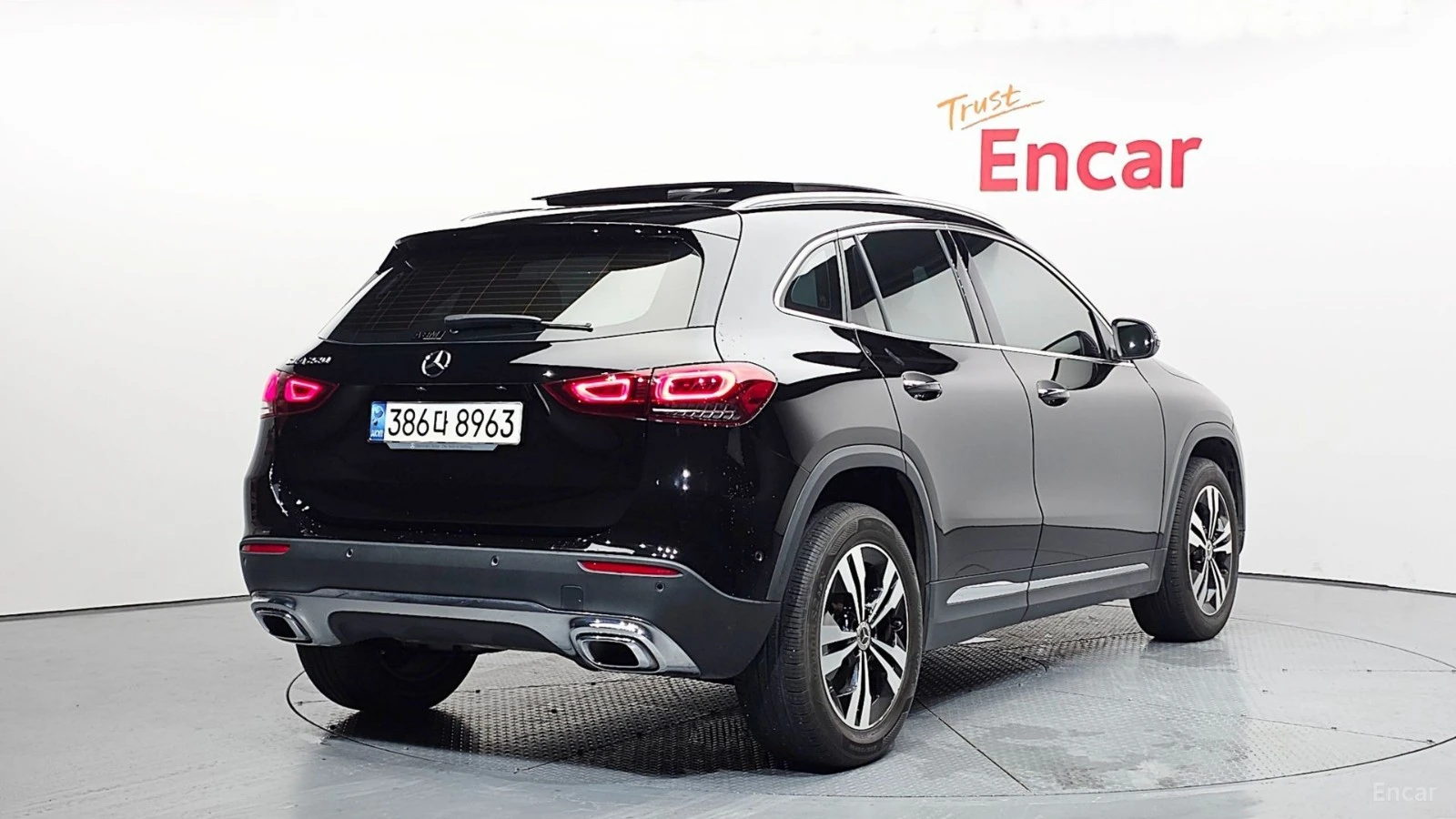 Mercedes-Benz GLA 220 ДИСТРОНИК* ПОДГРЕВ* КАМЕРА* AMBIENT* ПАНОРАМА* , снимка 3 - Автомобили и джипове - 55643723