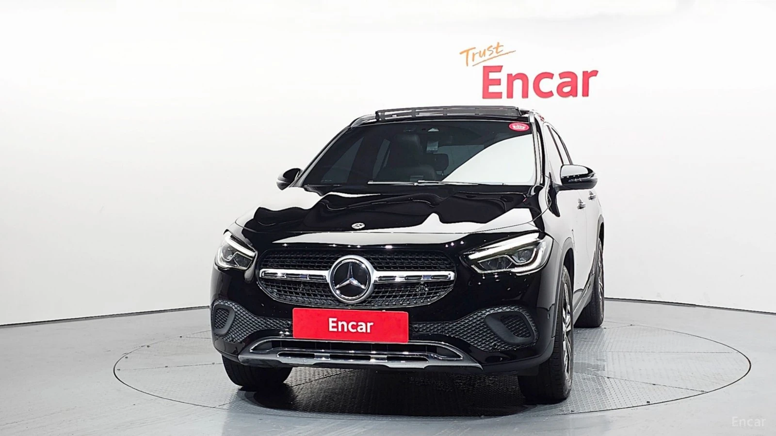 Mercedes-Benz GLA 220 ДИСТРОНИК* ПОДГРЕВ* КАМЕРА* AMBIENT* ПАНОРАМА* , снимка 2 - Автомобили и джипове - 55643723