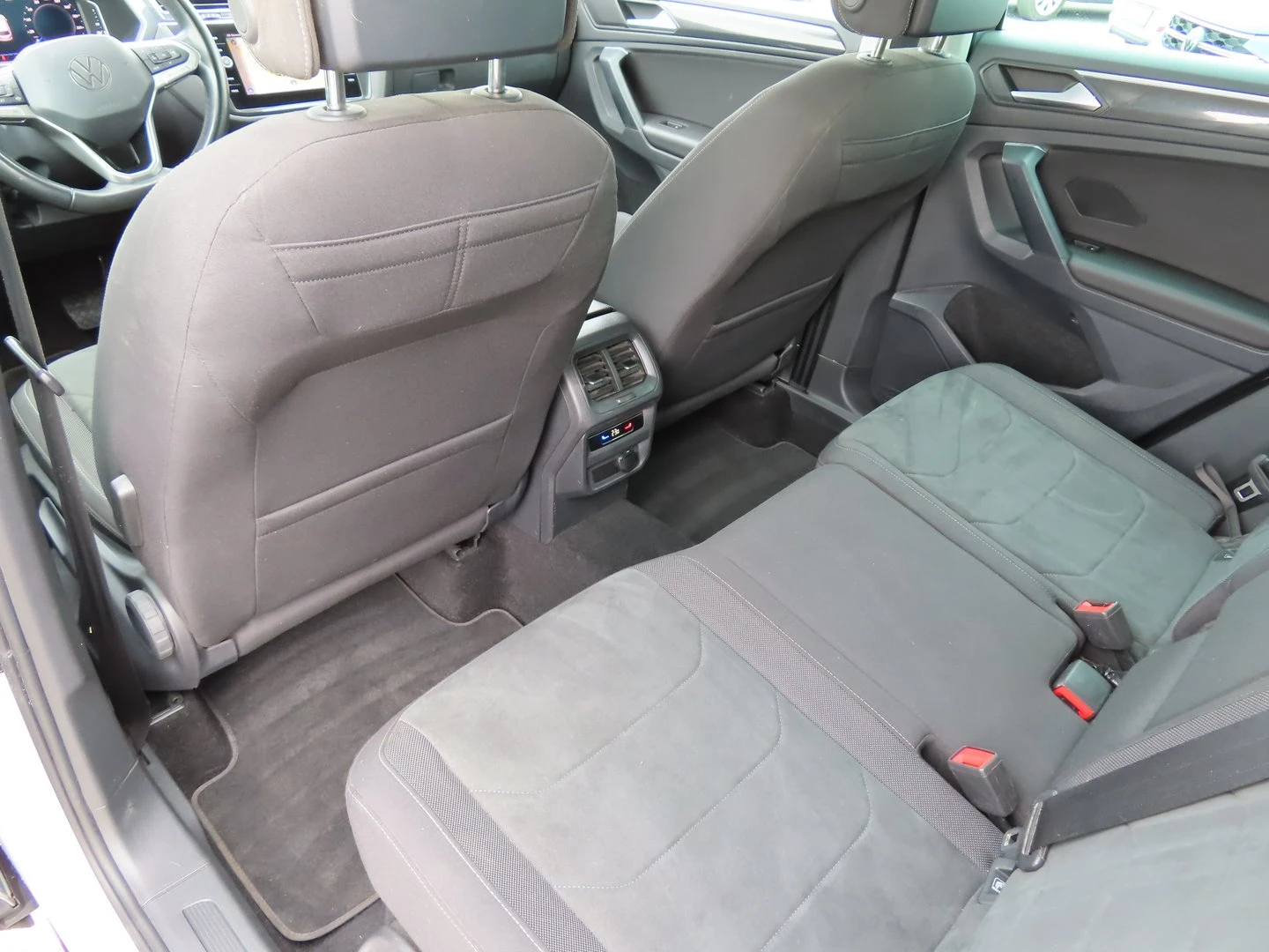 VW Tiguan, снимка 13 - Автомобили и джипове - 56420238