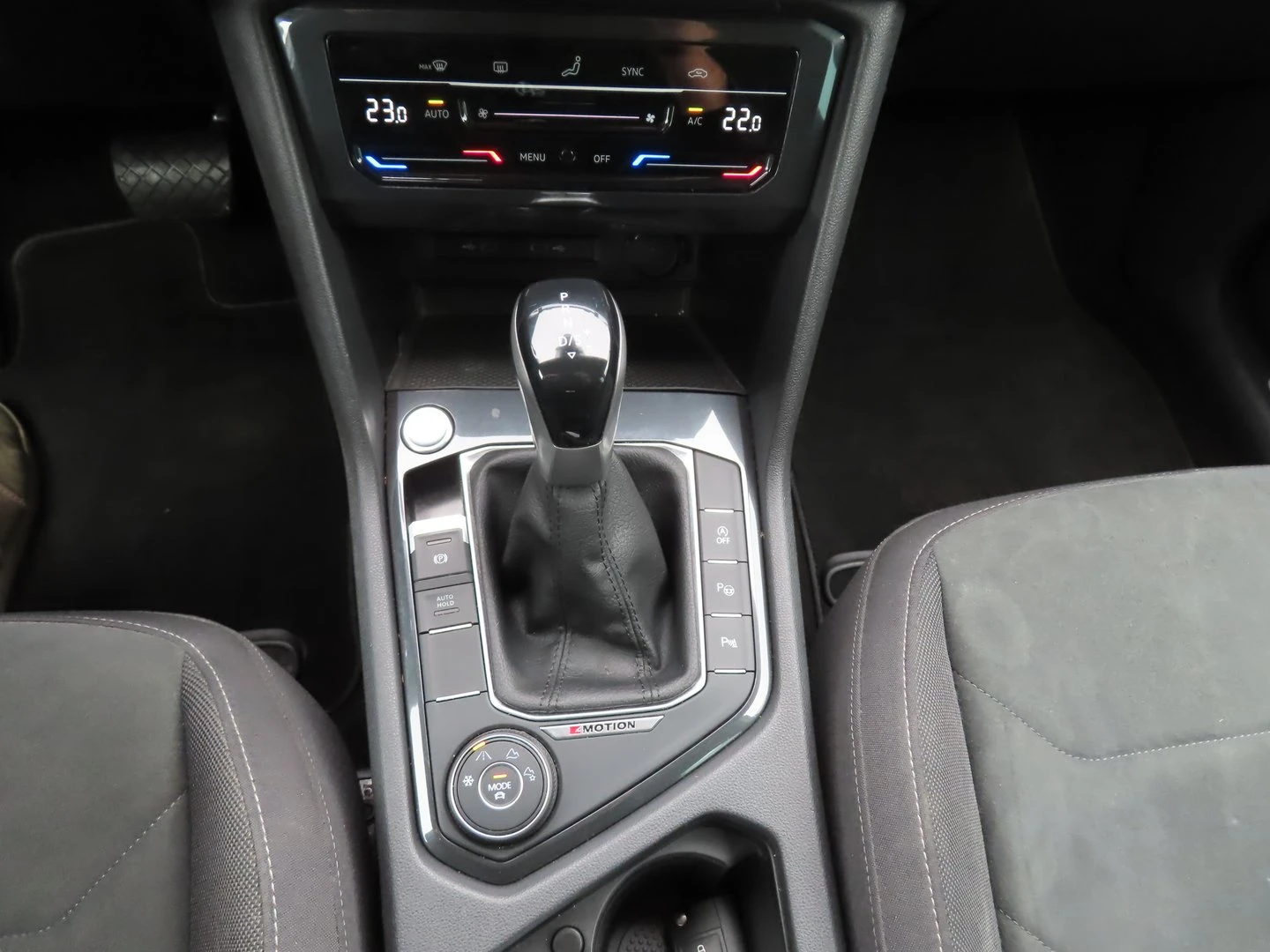 VW Tiguan, снимка 10 - Автомобили и джипове - 56420238