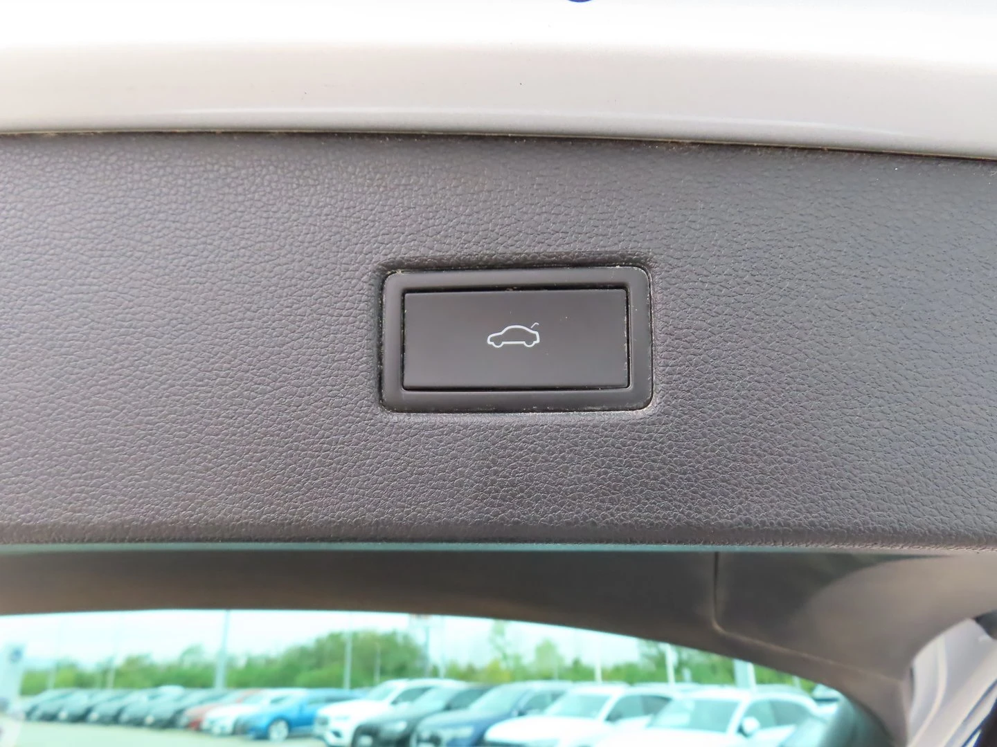 VW Tiguan, снимка 14 - Автомобили и джипове - 56420238