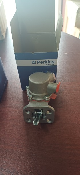 Гориво подкачваща помпа за двигатели Perkins и Caterpillar, снимка 1 - Части - 46371537