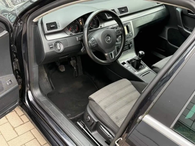 VW Passat, снимка 5 - Автомобили и джипове - 48359542