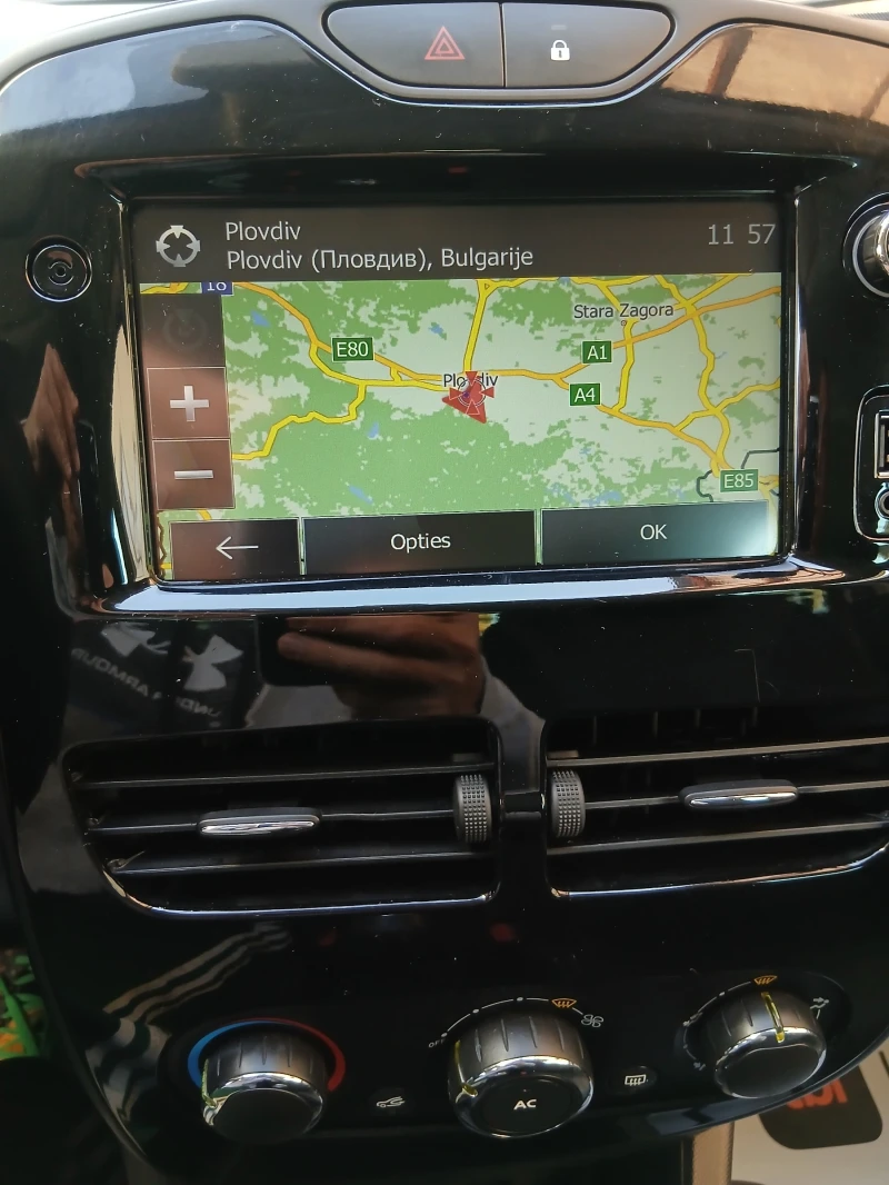 Renault Clio 1.5DCI (KATO НОВА), снимка 14 - Автомобили и джипове - 52434704