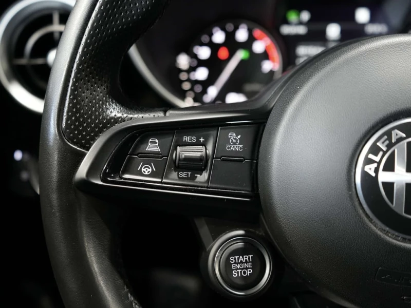 Alfa Romeo Giulia * CARFAX * ЦЕНА ДО БГ, снимка 10 - Автомобили и джипове - 53108305