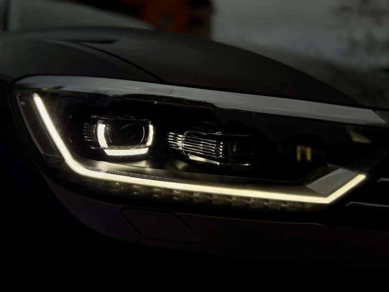 VW Passat 2.0 TDI Sport, снимка 14 - Автомобили и джипове - 53433364