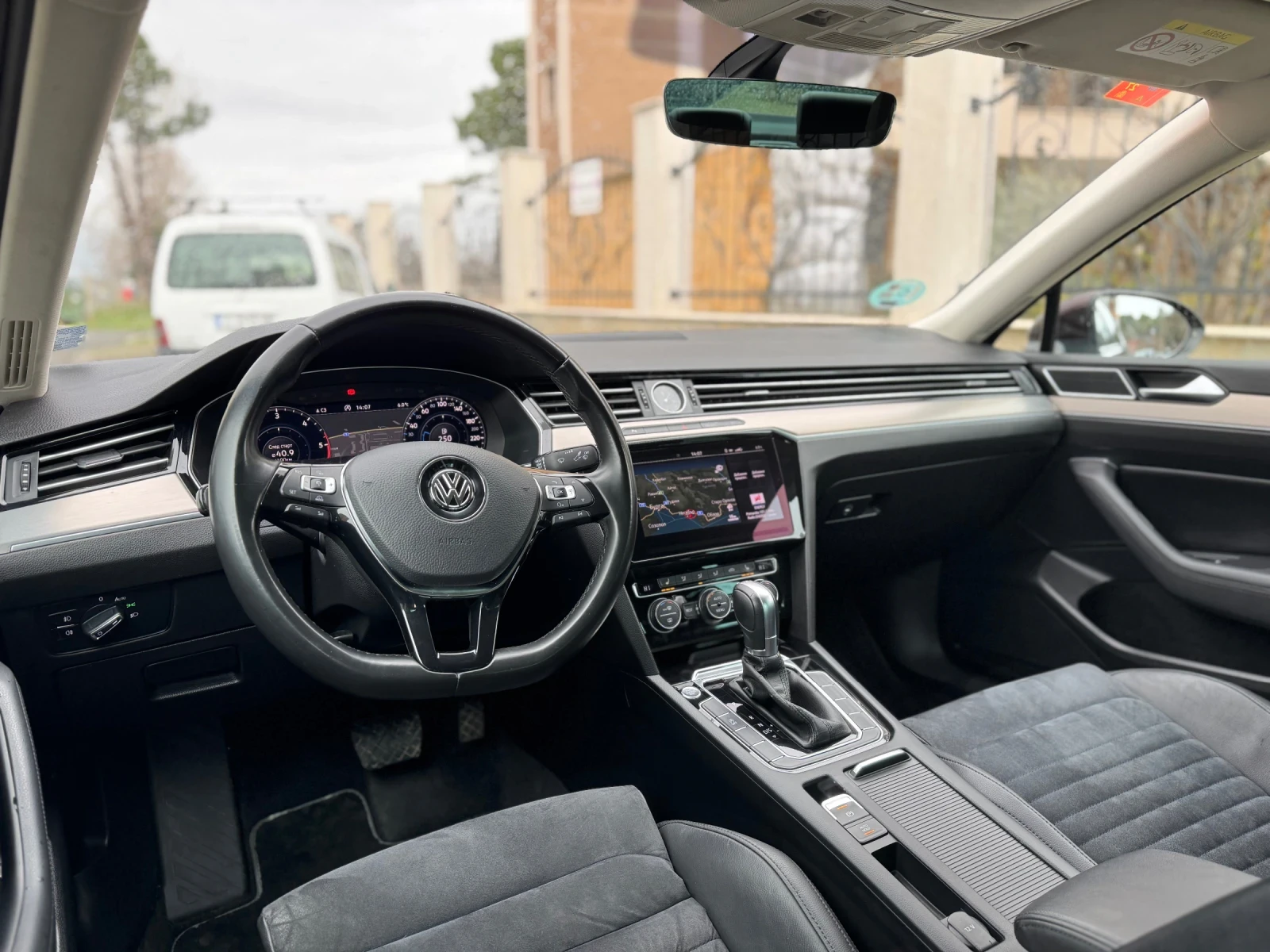 VW Passat 2.0 TDI Sport - изображение 10