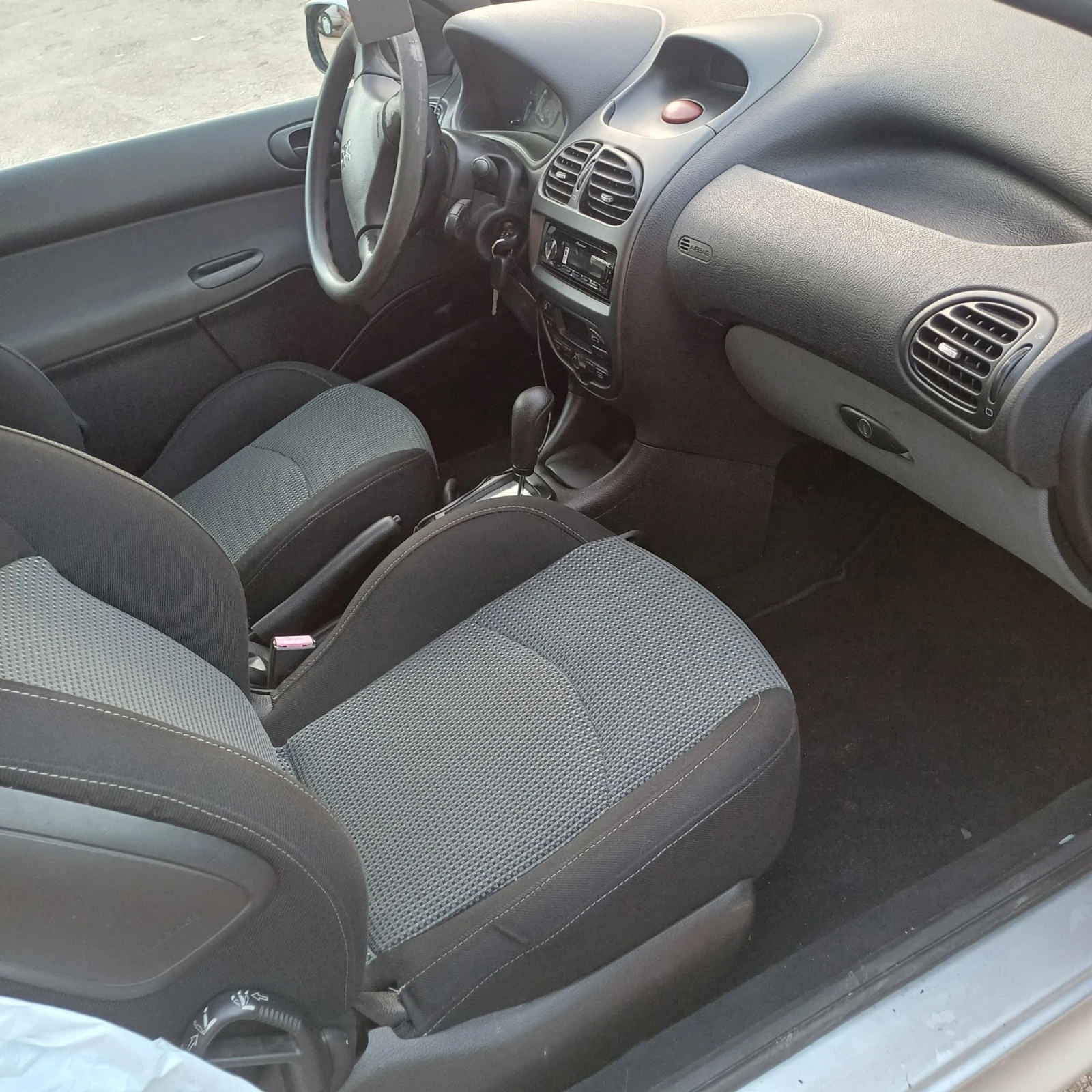 Peugeot 206, снимка 8 - Автомобили и джипове - 53866571