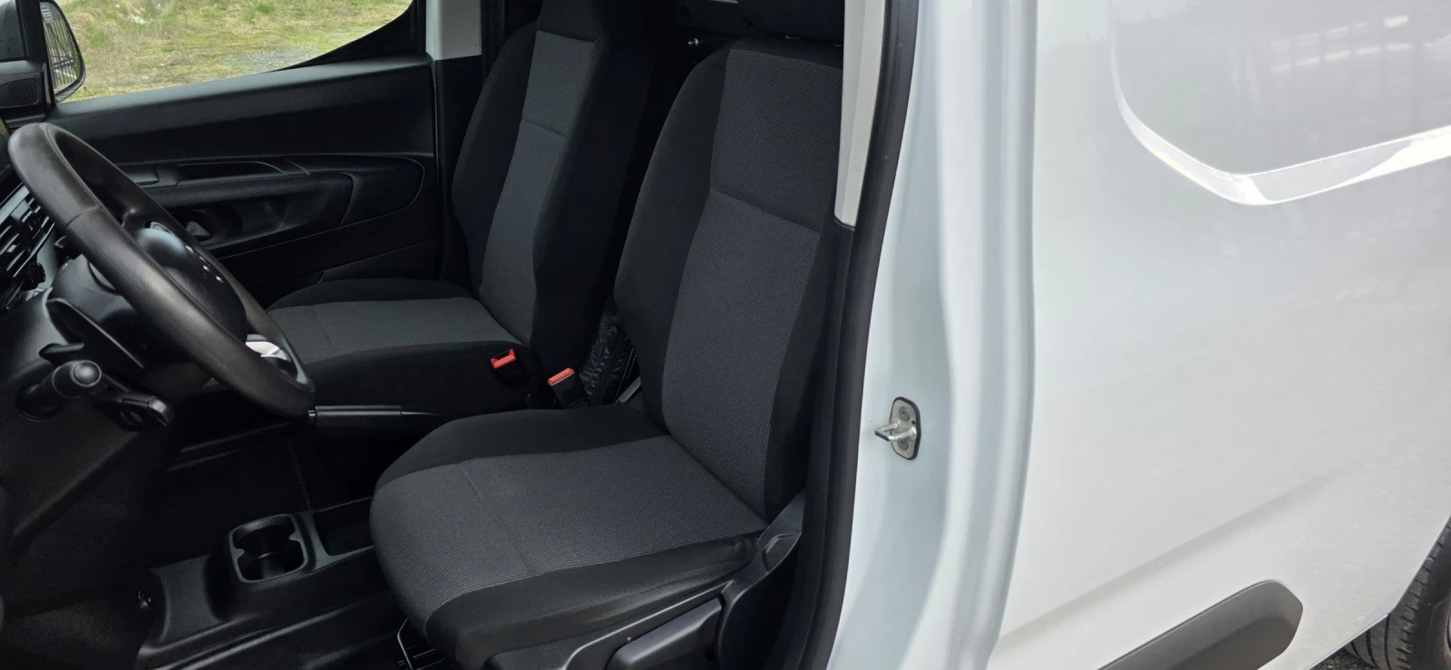 Citroen Berlingo 1.5 Hdi XL Club-Maxi-Automat-130 hp, снимка 9 - Автомобили и джипове - 53897175