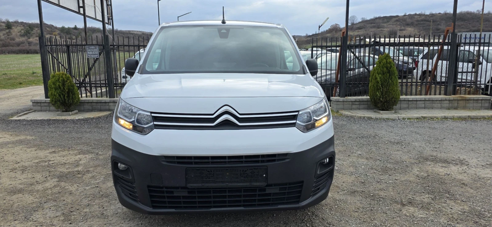 Citroen Berlingo 1.5 Hdi XL Club-Maxi-Automat-130 hp, снимка 2 - Автомобили и джипове - 53897175