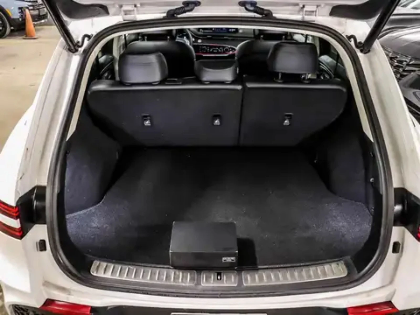 Genesis GV70 НОВ/2024/18000КМ/2.5Т/PANO/360/4x4/CARFAX, снимка 4 - Автомобили и джипове - 53983824