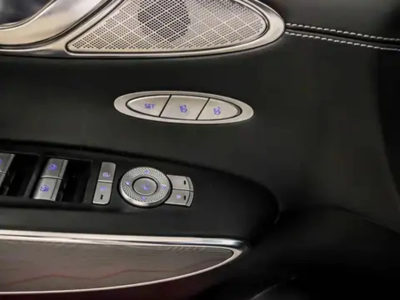 Genesis GV70 НОВ/2024/18000КМ/2.5Т/PANO/360/4x4/CARFAX, снимка 15 - Автомобили и джипове - 53983824