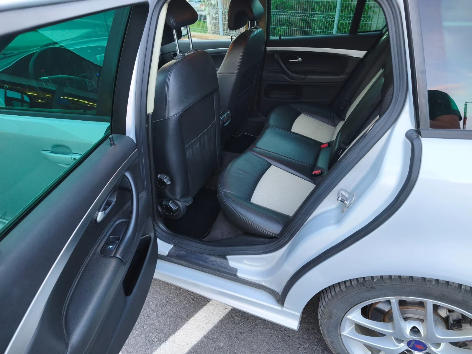Saab 9-3 1.9tid, снимка 8 - Автомобили и джипове - 54727042