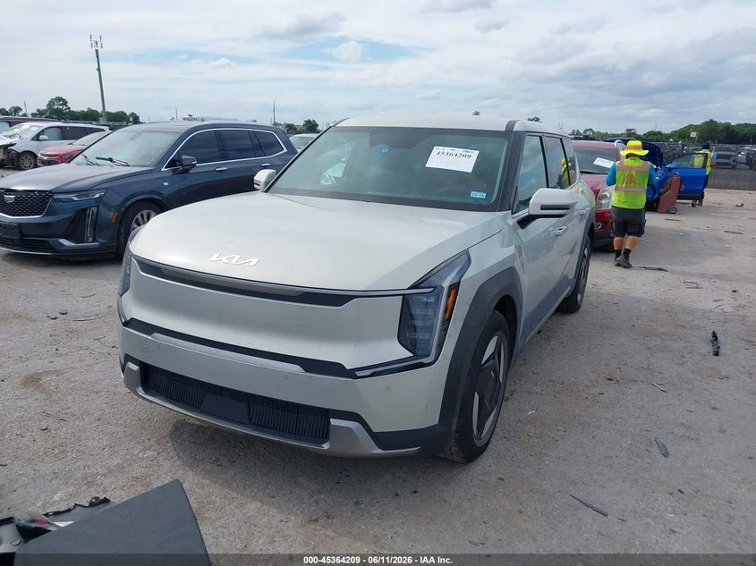 Kia EV9 Light Long Range, снимка 2 - Автомобили и джипове - 54906259