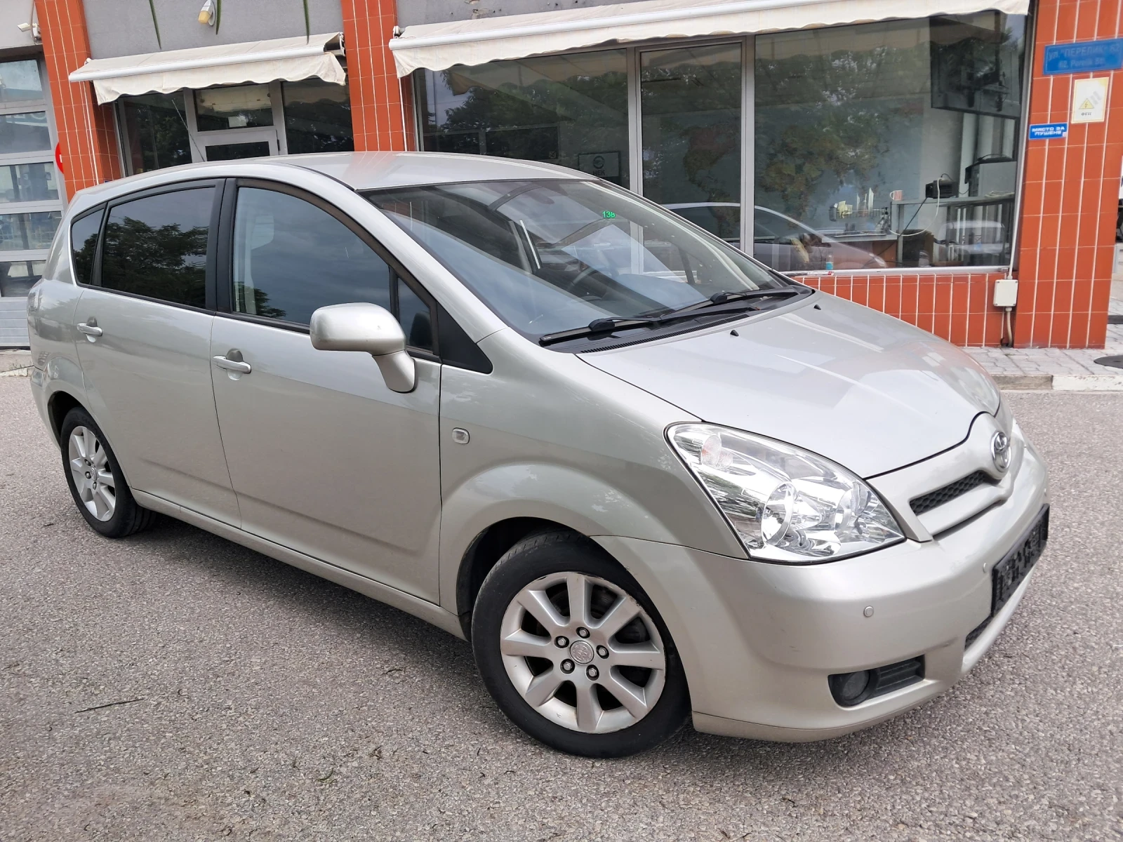 Toyota Corolla verso 2.2 D4D 136 ks vetiga., снимка 5 - Автомобили и джипове - 55233857