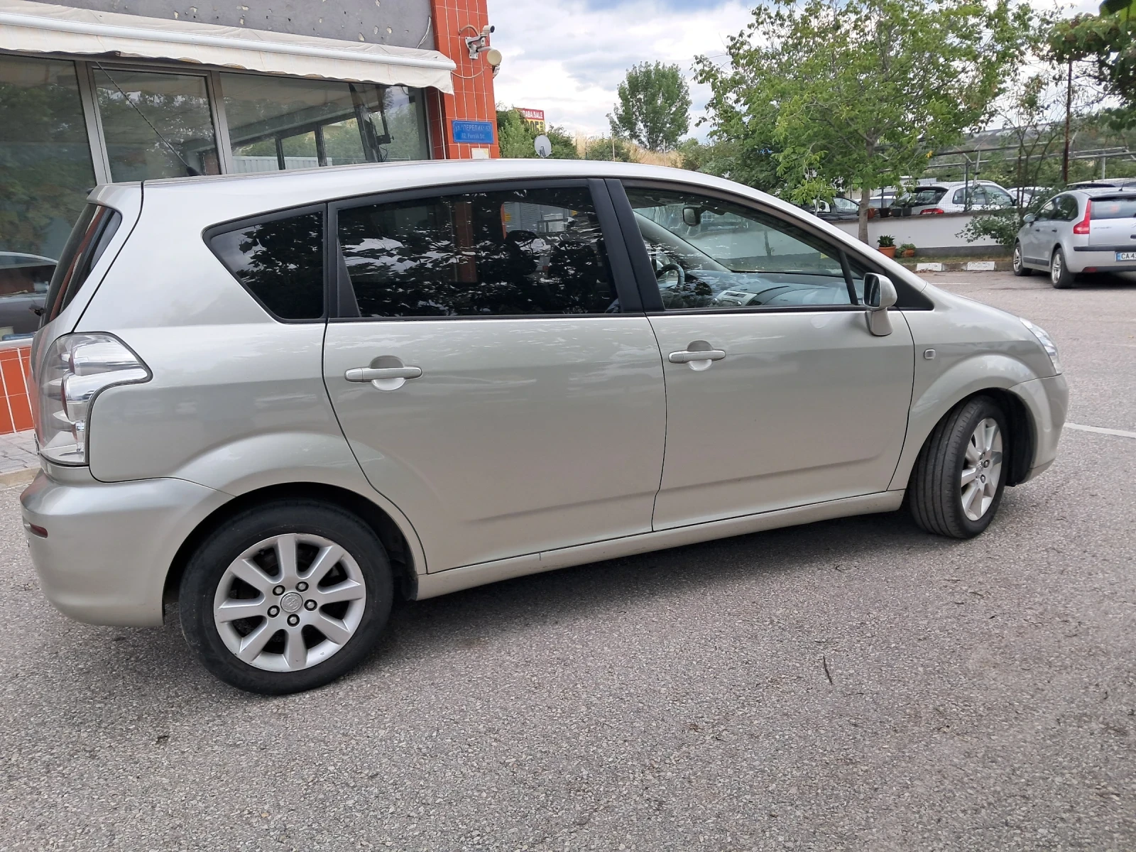Toyota Corolla verso 2.2 D4D 136 ks vetiga., снимка 4 - Автомобили и джипове - 55233857