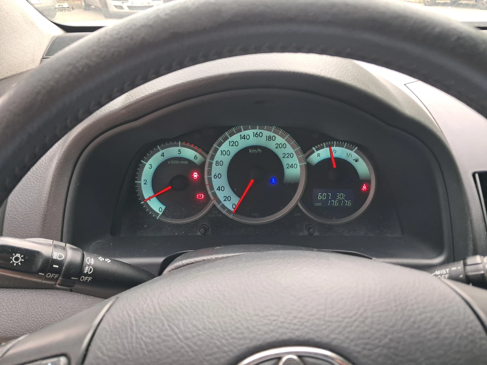 Toyota Corolla verso 2.2 D4D 136 ks vetiga., снимка 8 - Автомобили и джипове - 55233857