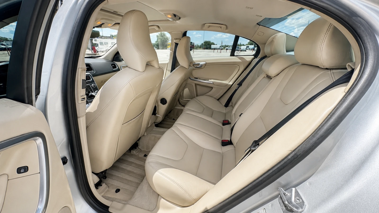 Volvo S60 2, 5 AWD, снимка 8 - Автомобили и джипове - 55514499