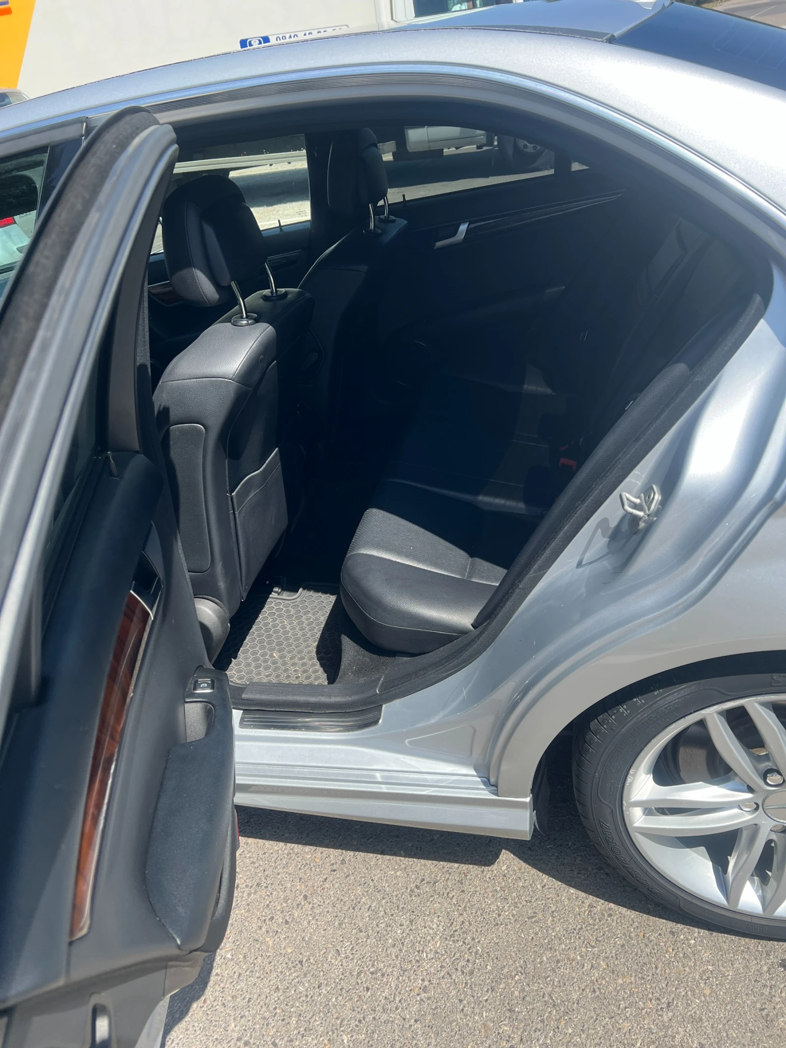 Mercedes-Benz C 300 4matic, снимка 11 - Автомобили и джипове - 55967454