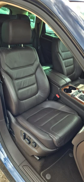 VW Touareg 3.0TDI* NAVI* LED* LANE ASSISTENT* DISTRONIK, снимка 10