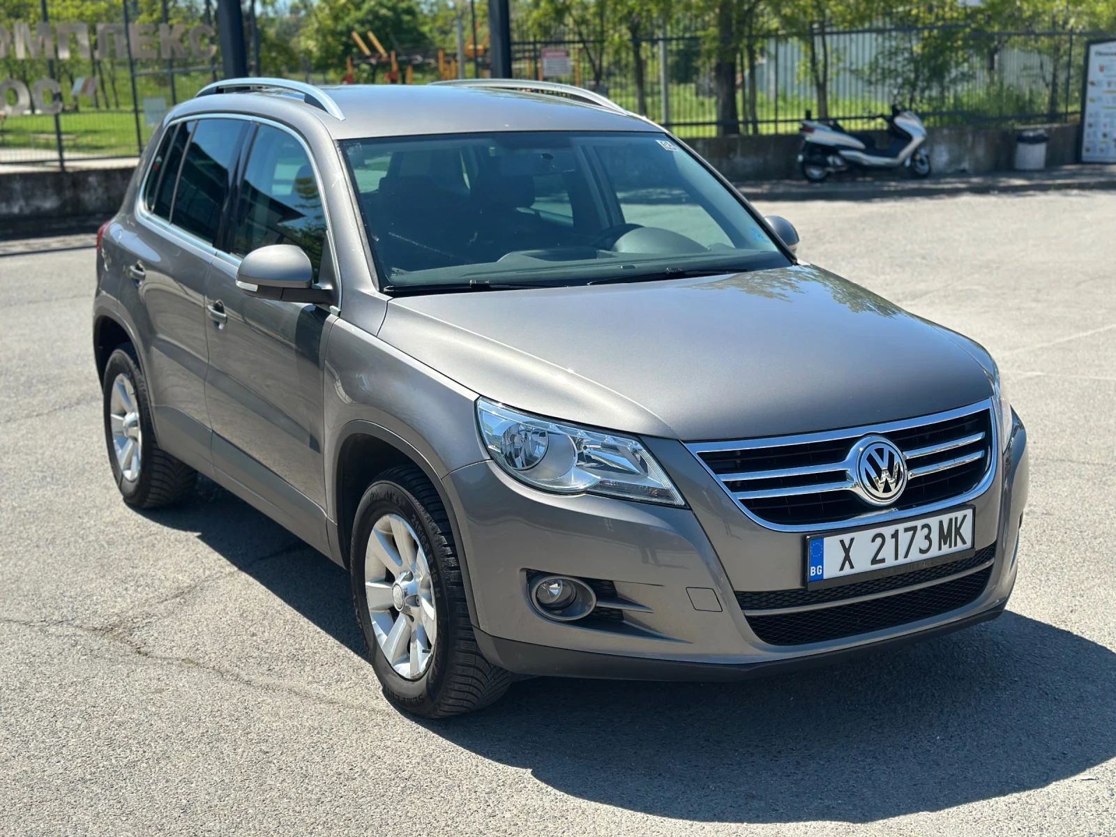 VW Tiguan Реални километри СЕРВИЗНА ИСТОРИЯ!!!, снимка 2 - Автомобили и джипове - 54424859