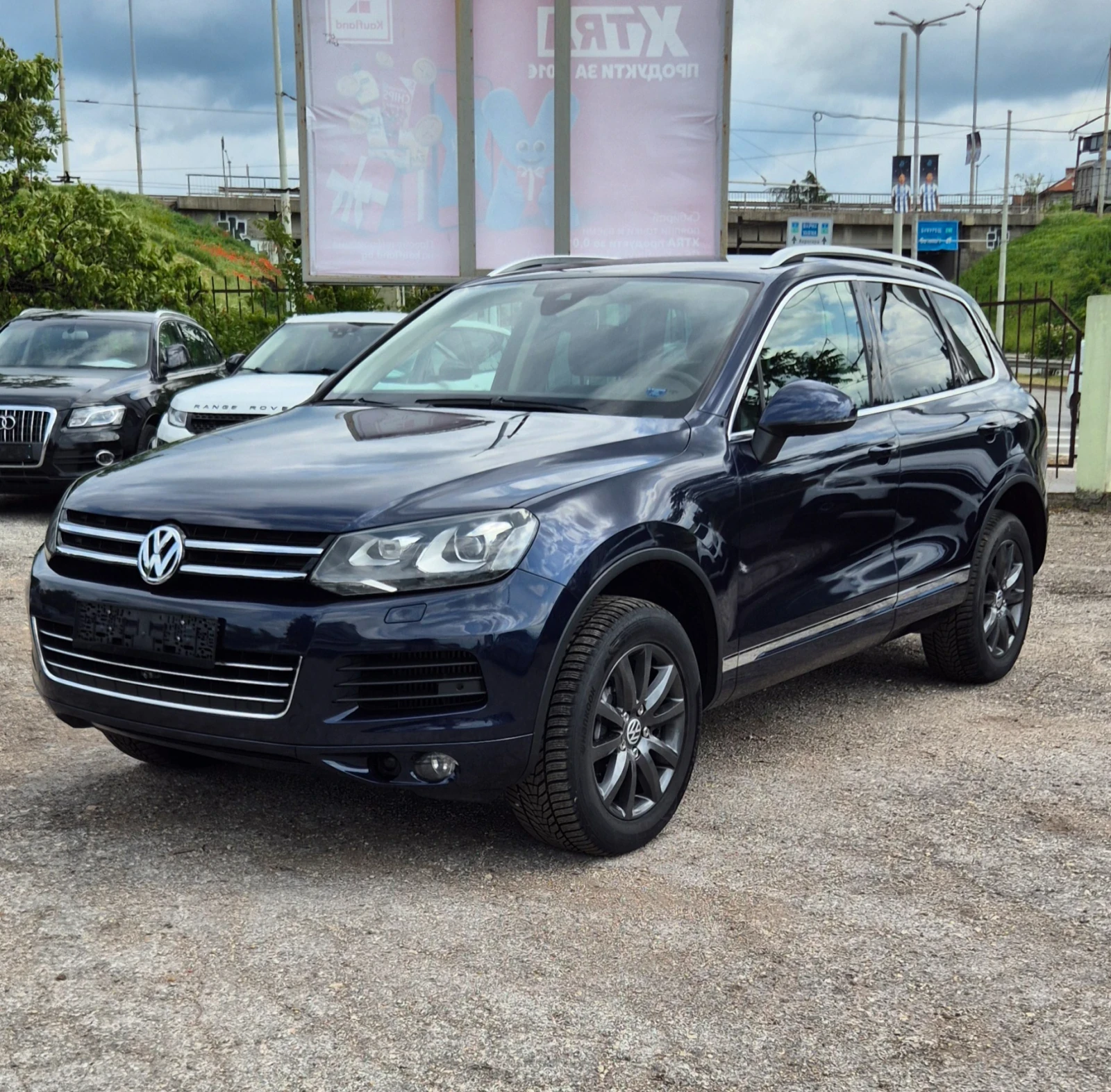 VW Touareg 3.0TDI* NAVI* LED* LANE ASSISTENT* DISTRONIK, снимка 2 - Автомобили и джипове - 54621727