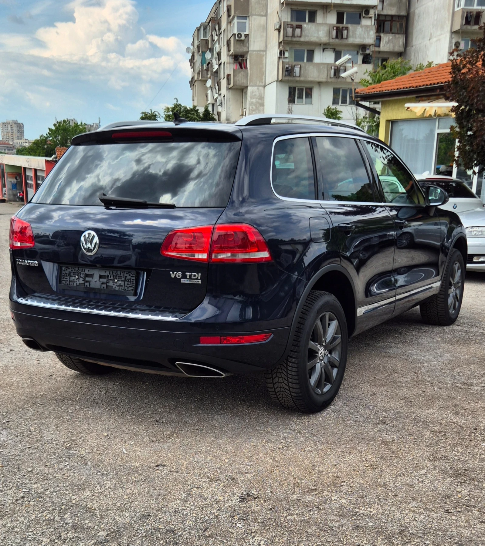 VW Touareg 3.0TDI* NAVI* LED* LANE ASSISTENT* DISTRONIK, снимка 4 - Автомобили и джипове - 54621727