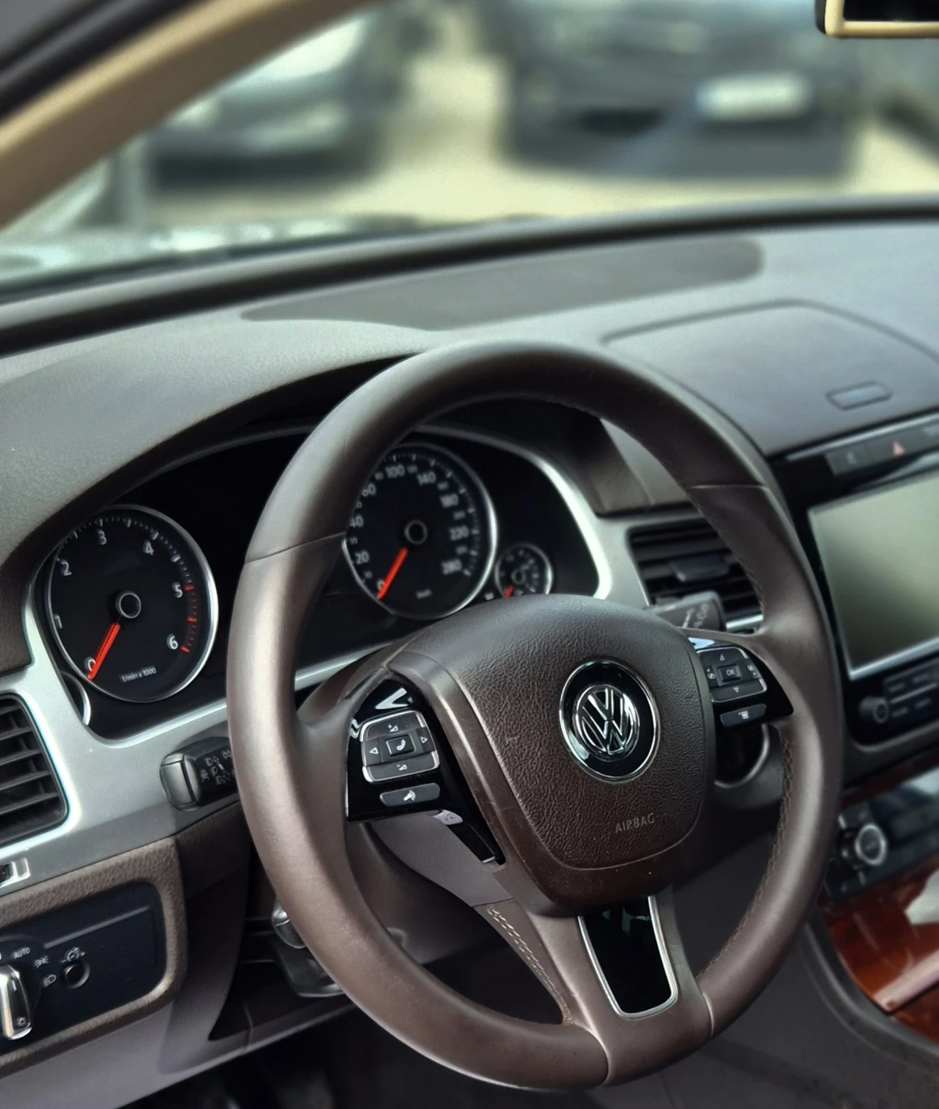 VW Touareg 3.0TDI* NAVI* LED* LANE ASSISTENT* DISTRONIK, снимка 9 - Автомобили и джипове - 54621727