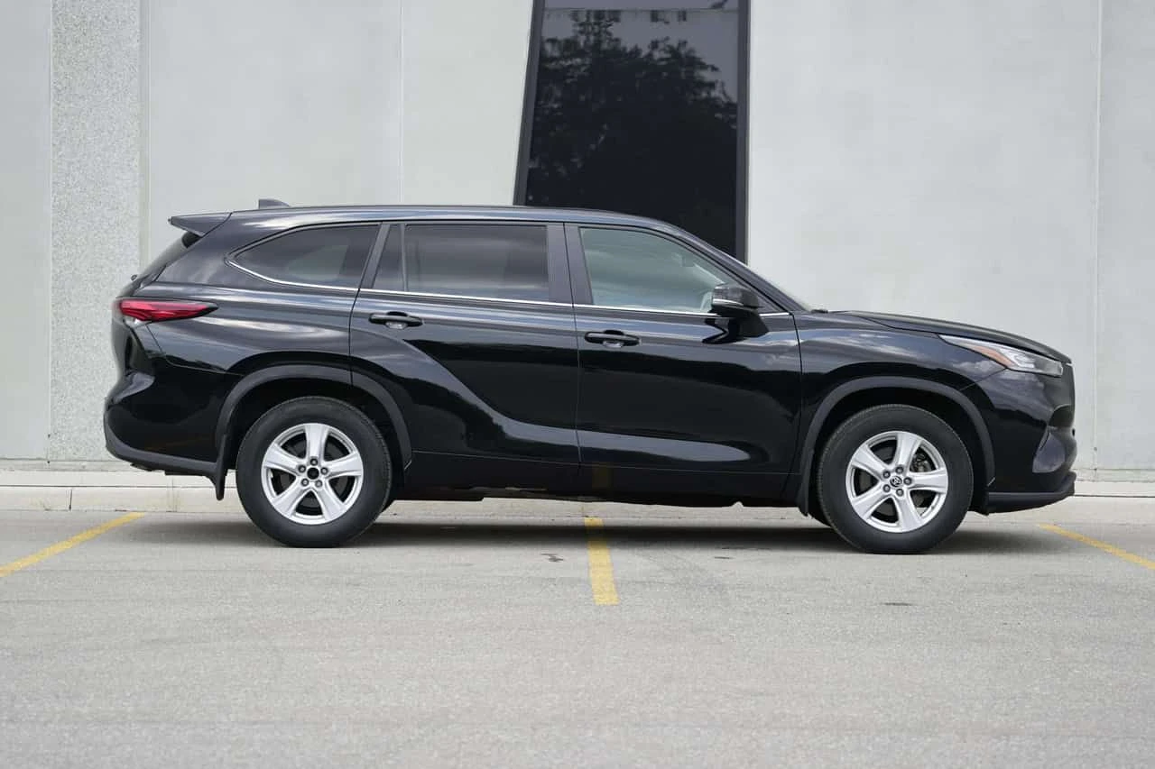 Toyota Highlander * LE AWD| 8 PASSENGER| CLEAN CARFAX| CARPLAY, снимка 4 - Автомобили и джипове - 55704296