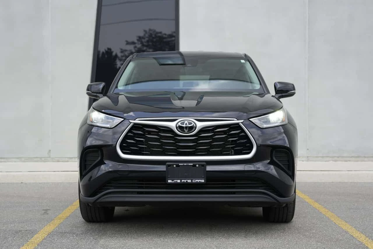Toyota Highlander * LE AWD| 8 PASSENGER| CLEAN CARFAX| CARPLAY, снимка 2 - Автомобили и джипове - 55704296