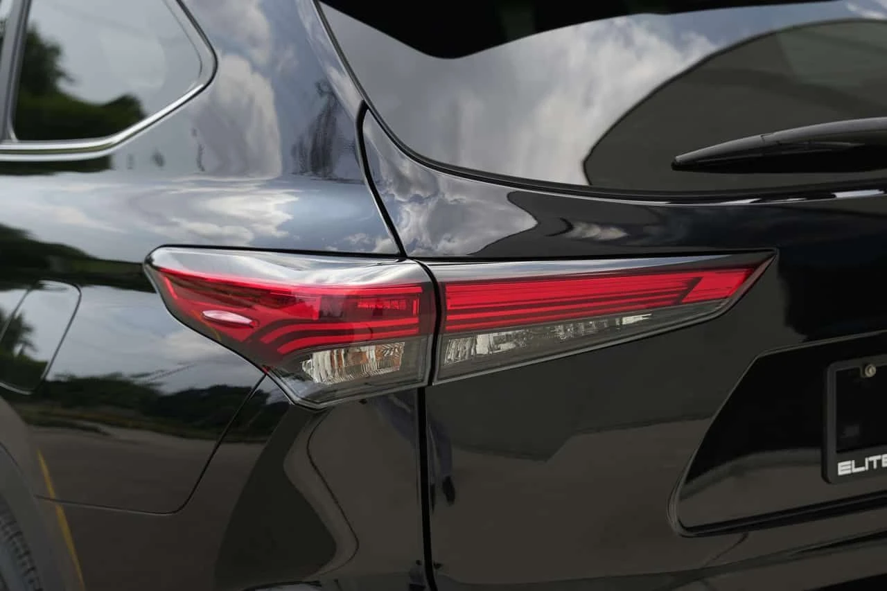 Toyota Highlander * LE AWD| 8 PASSENGER| CLEAN CARFAX| CARPLAY, снимка 10 - Автомобили и джипове - 55704296