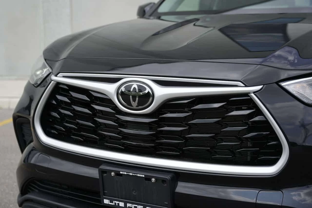 Toyota Highlander * LE AWD| 8 PASSENGER| CLEAN CARFAX| CARPLAY, снимка 7 - Автомобили и джипове - 55704296