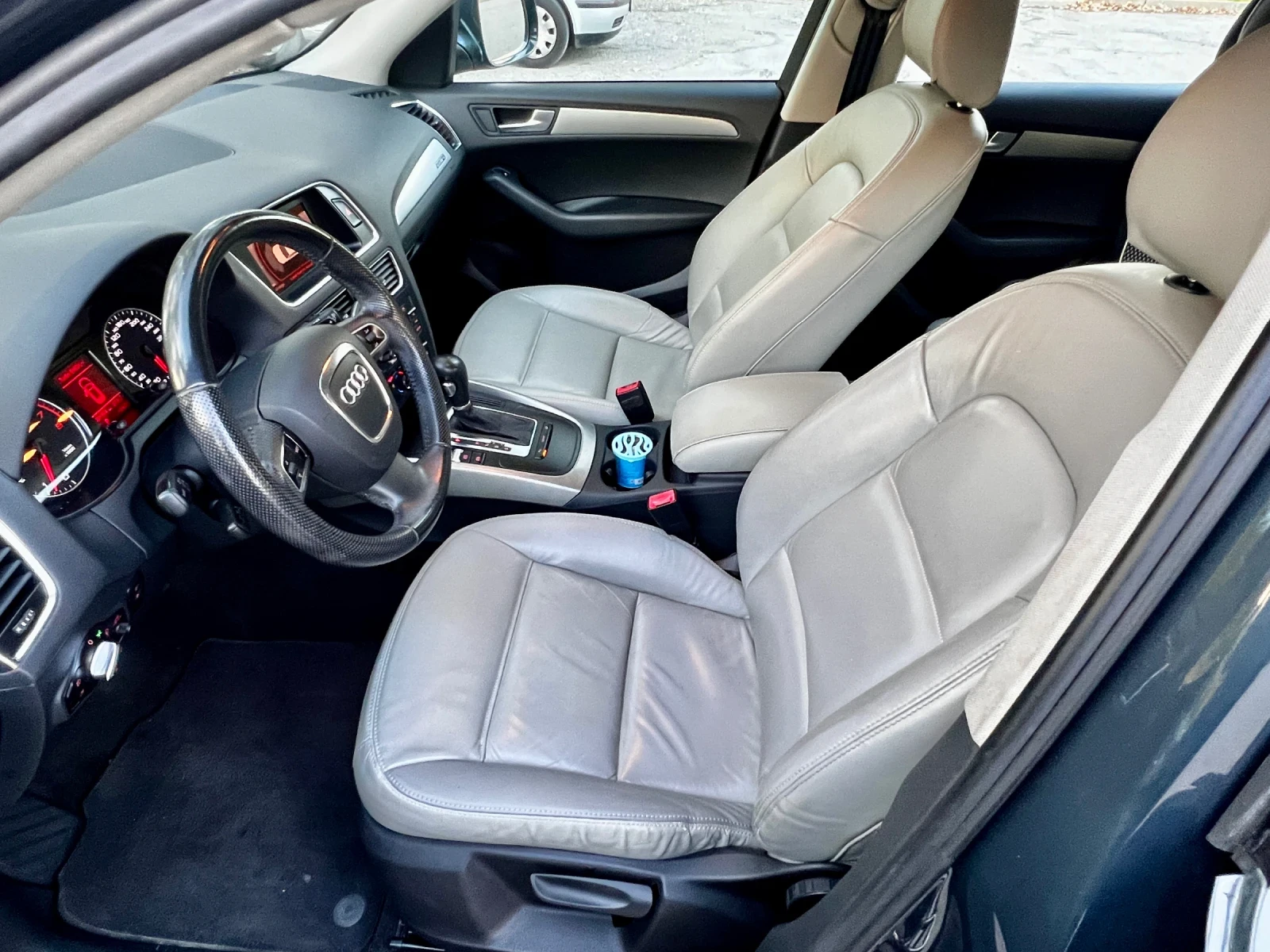 Audi Q5 2.0 - 83 000 kм, снимка 11 - Автомобили и джипове - 56425607