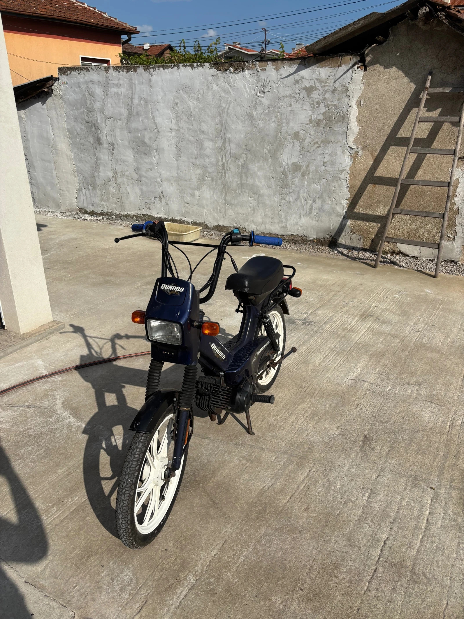 Tomos Quadro