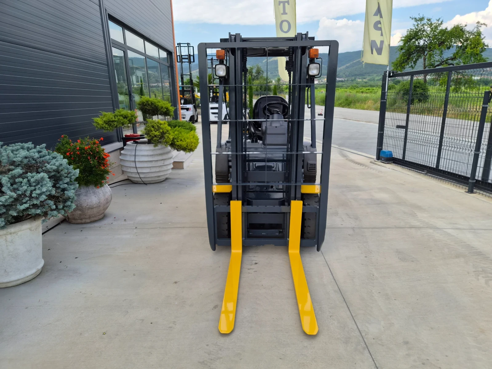 Мотокар Komatsu  ГАЗ + БЕНЗИН / АВТОМАТ / КАТО НОВ !, снимка 8 - Индустриална техника - 55006552