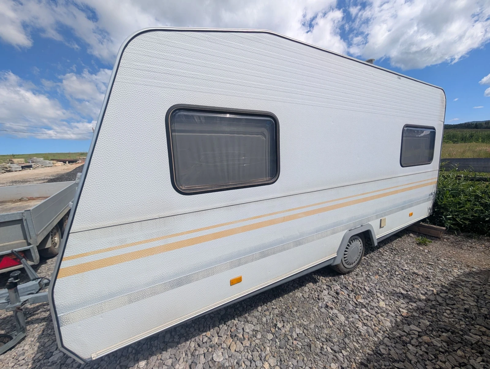 Каравана Knaus Sudwind, снимка 2 - Каравани и кемпери - 55097812