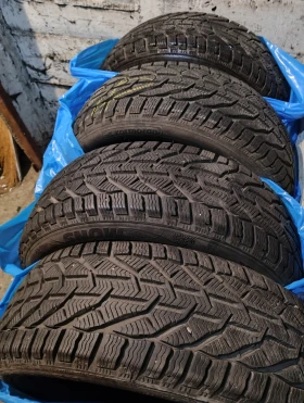 Гуми Зимни 205/55R17, снимка 1 - Гуми и джанти - 47963839