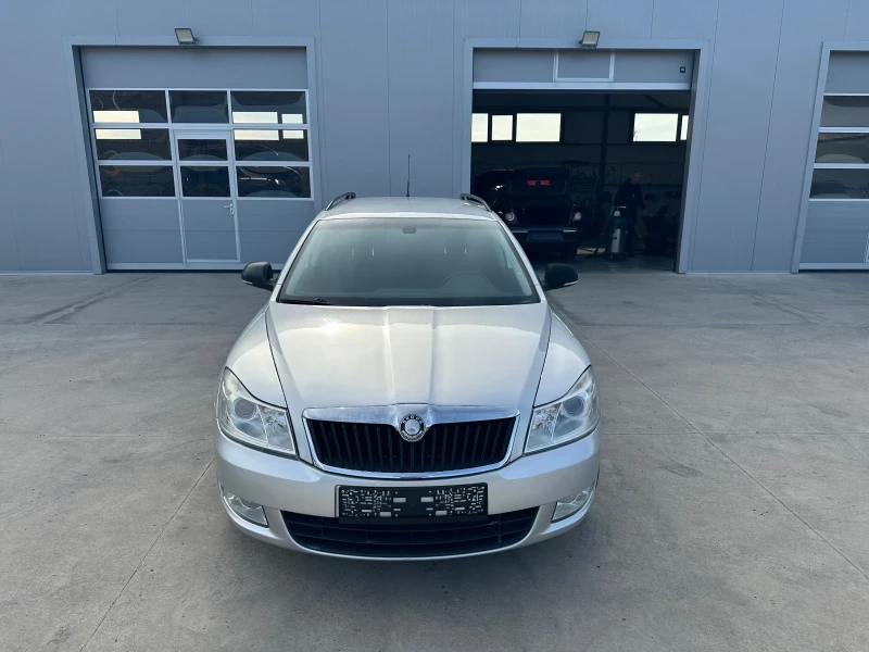 Skoda Octavia 2.0TDI-6ск.Ксенон-Нави-Автопилот , снимка 1 - Автомобили и джипове - 47306134