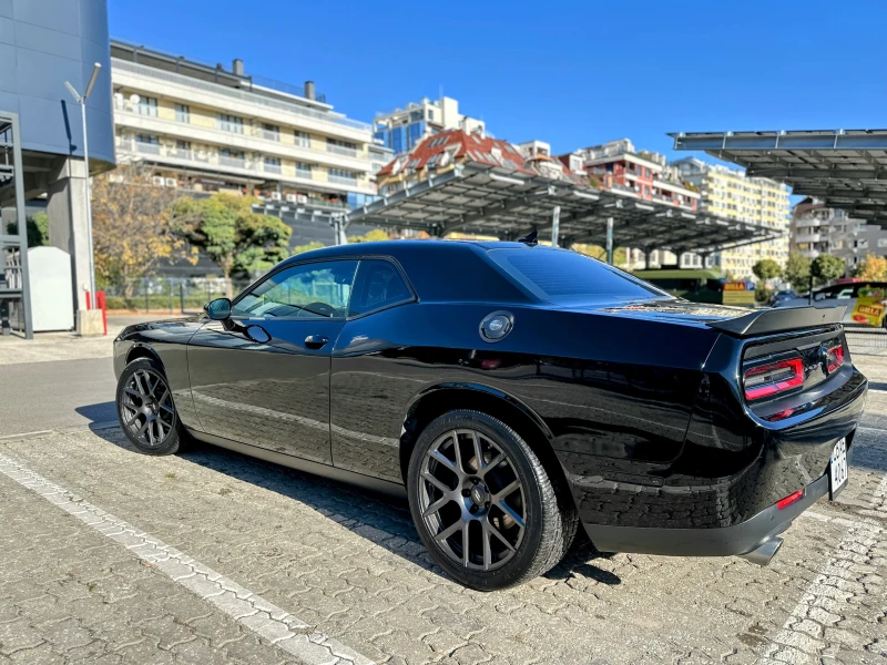 Dodge Challenger R/T, снимка 2 - Автомобили и джипове - 47862250