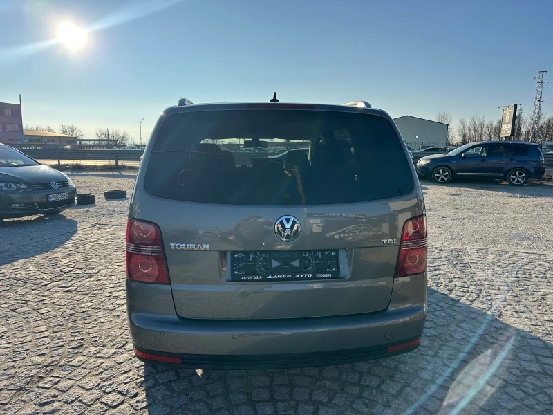 VW Touran 7 МЕСТА #1.9TDI#6 СКОРОСТИ#ПОДГРЕВ#КЛИМАТРОНИК, снимка 4 - Автомобили и джипове - 48336890